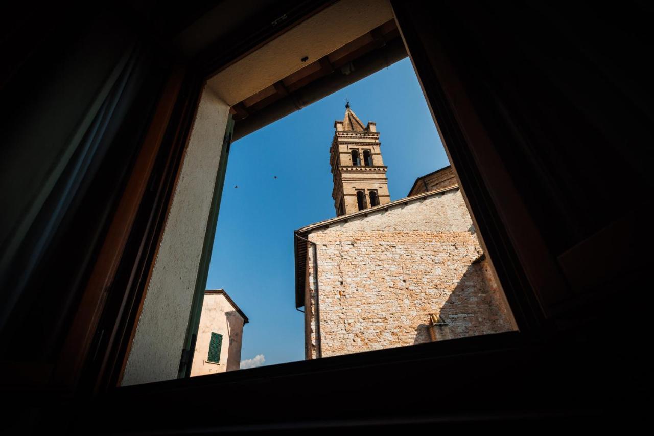 Hotel Le Mura Foligno Bagian luar foto