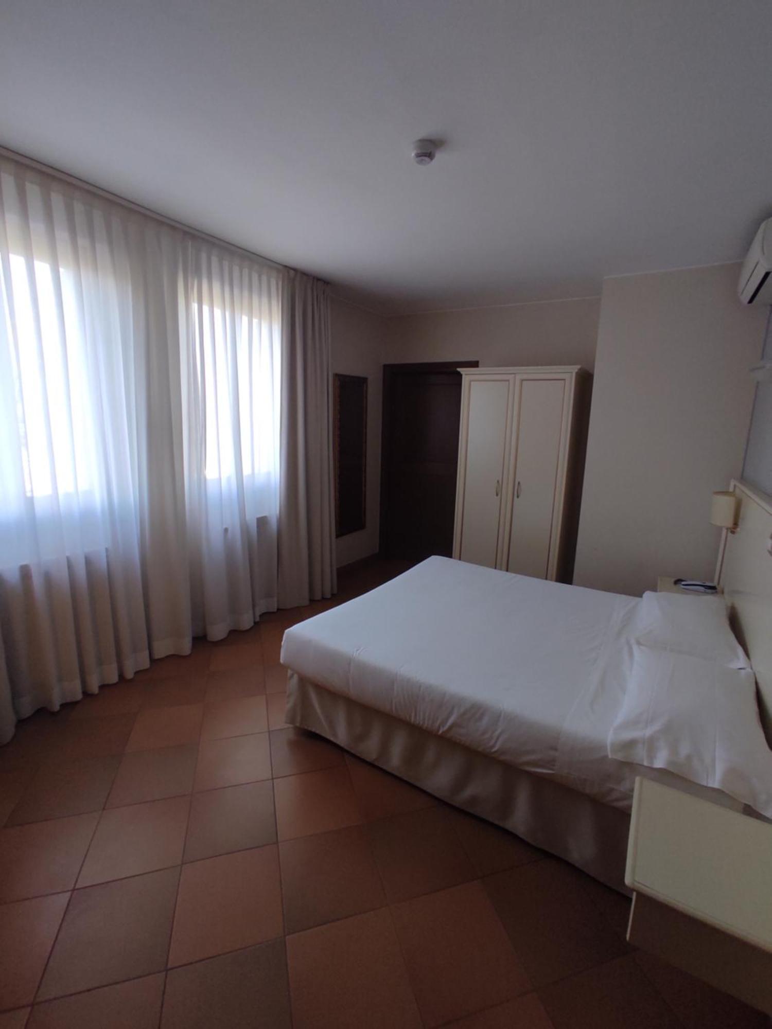 Hotel Le Mura Foligno Bagian luar foto