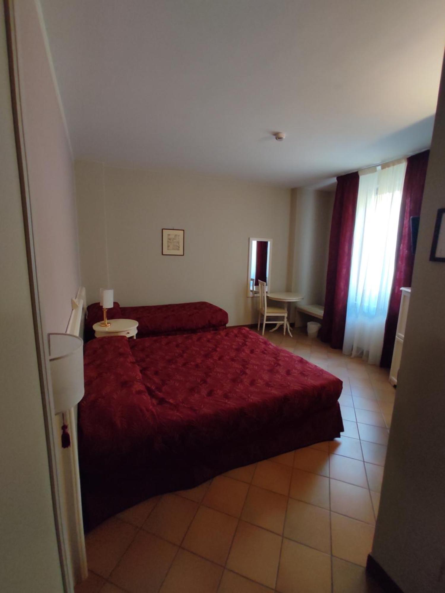 Hotel Le Mura Foligno Bagian luar foto