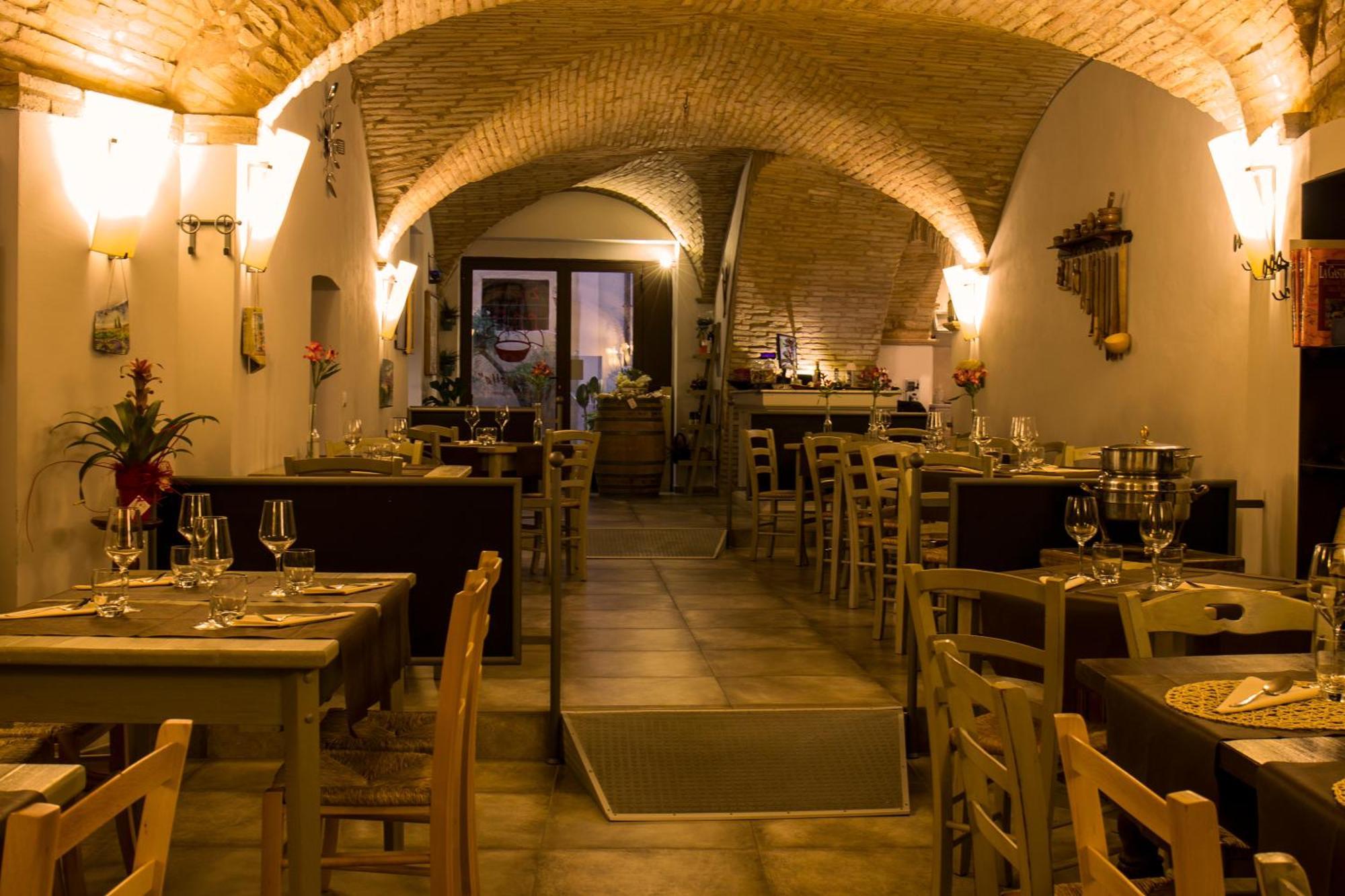 Hotel Le Mura Foligno Bagian luar foto