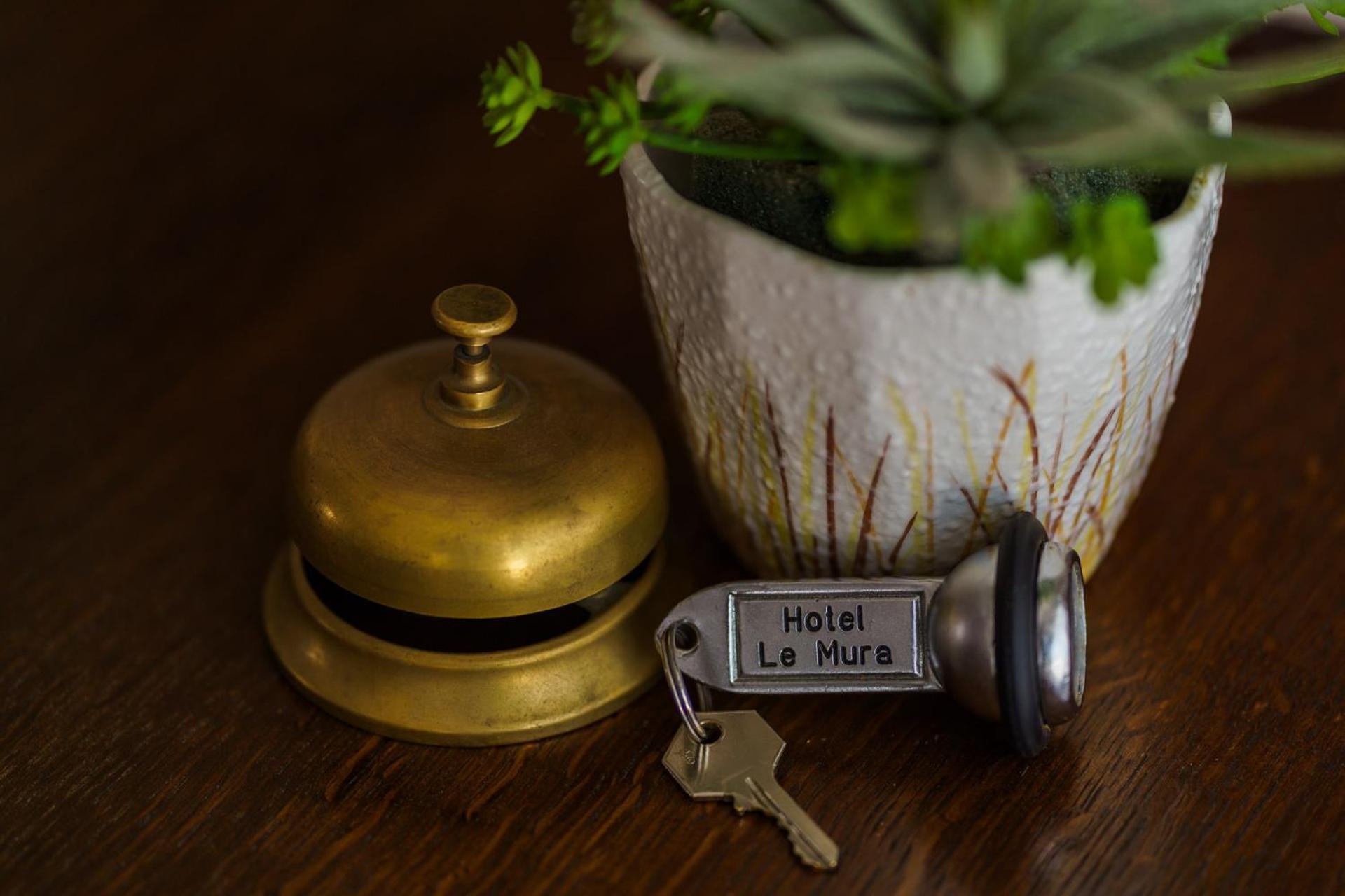 Hotel Le Mura Foligno Bagian luar foto