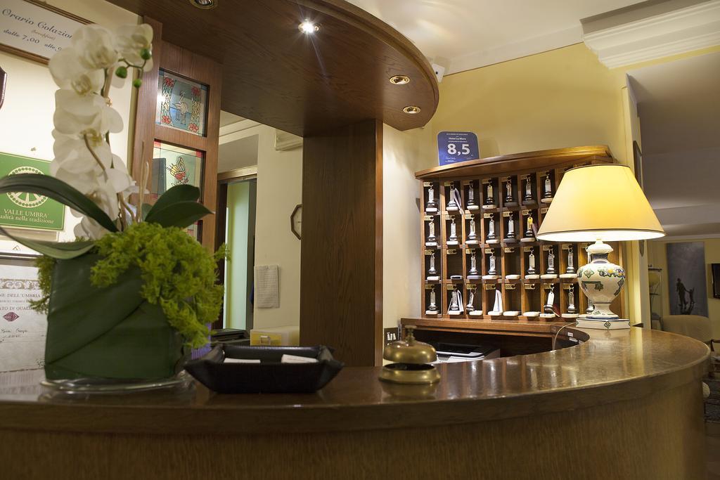 Hotel Le Mura Foligno Bagian luar foto