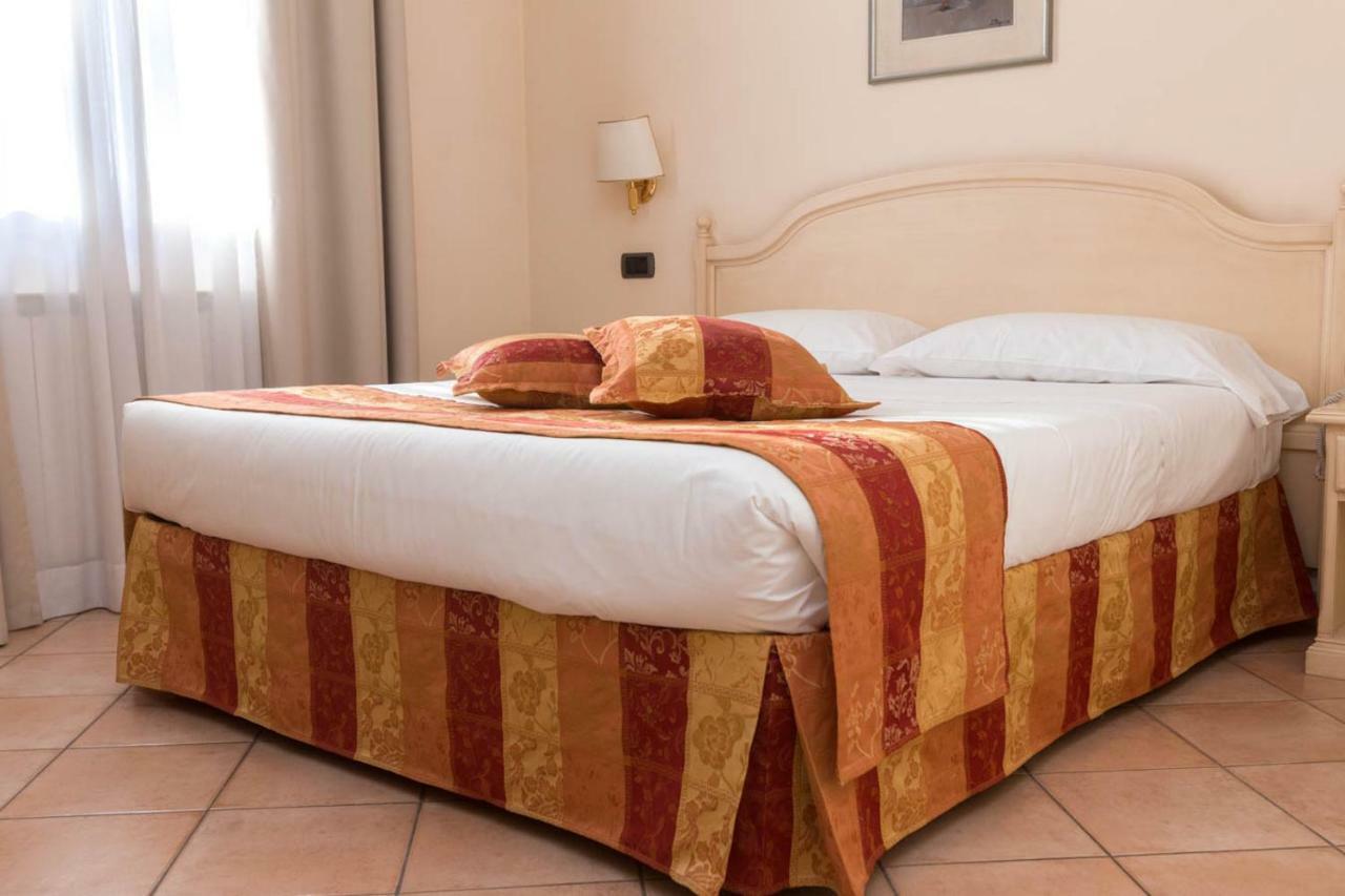 Hotel Le Mura Foligno Bagian luar foto
